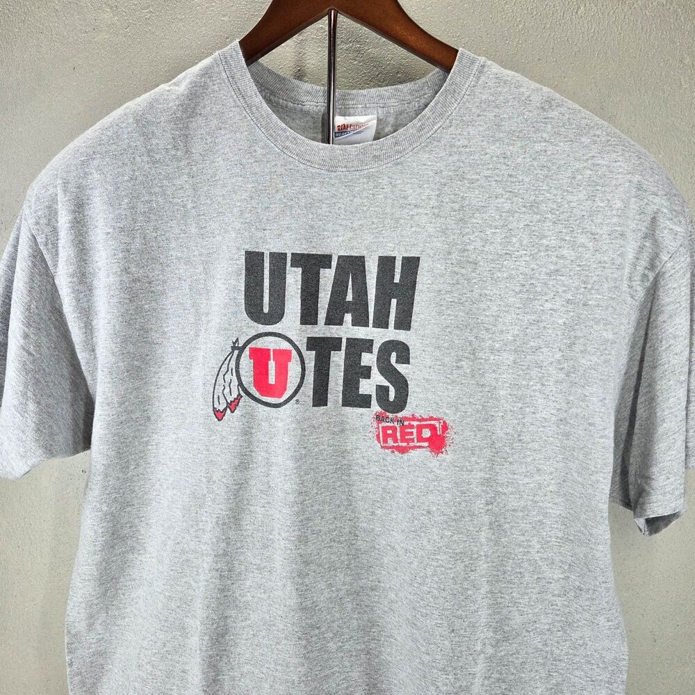 Vintage Y2K Utah Utes Back In Red Graphic T Shirt Hanes Heavyweight Sz XL